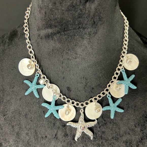 Pretty Little Thing Pearl Starfish Choker Necklace - Picture 3 of 4